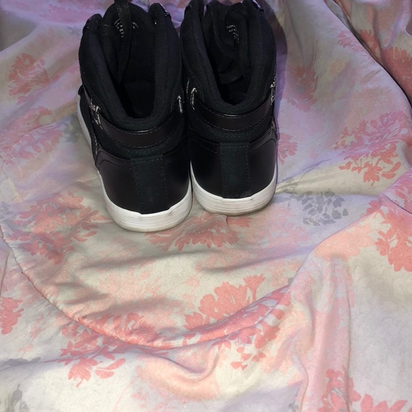 G by guess hi top sneaker - Picture 4 of 4